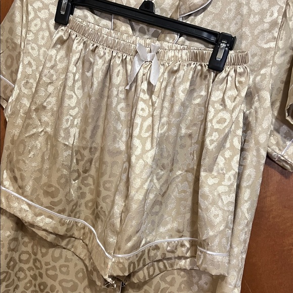 Leopard Print Satin Pajama Set - Picture 3 of 3